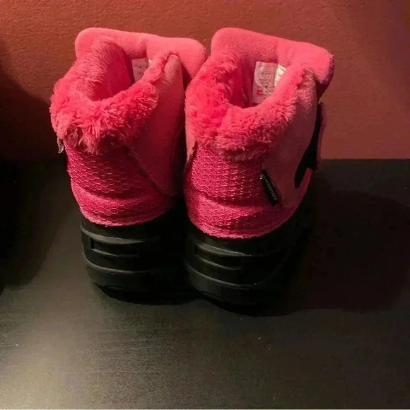 The North Face Girls Boots - Picture 7 of 9